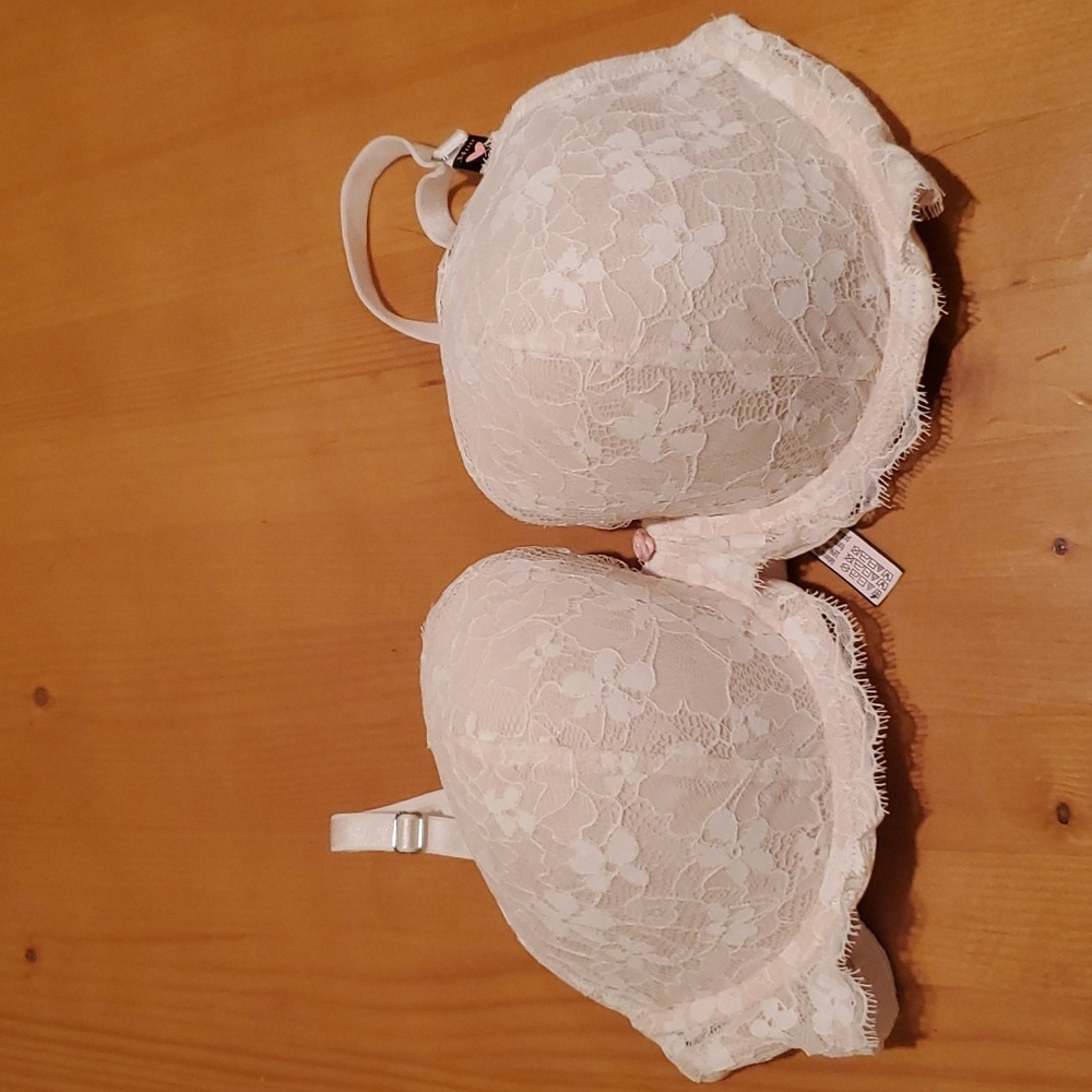 Brand New Victoria's Secret Padded Bra 34DD with Tags
